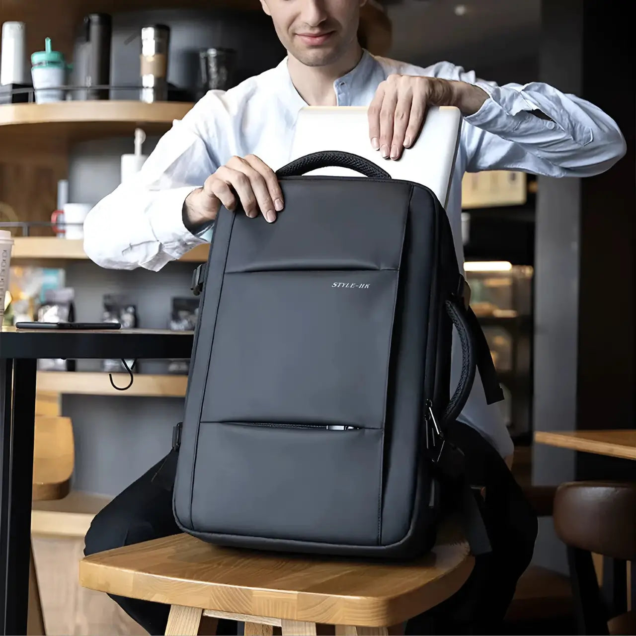Der erweiterbare Handgepäck-Rucksack 22L/35L