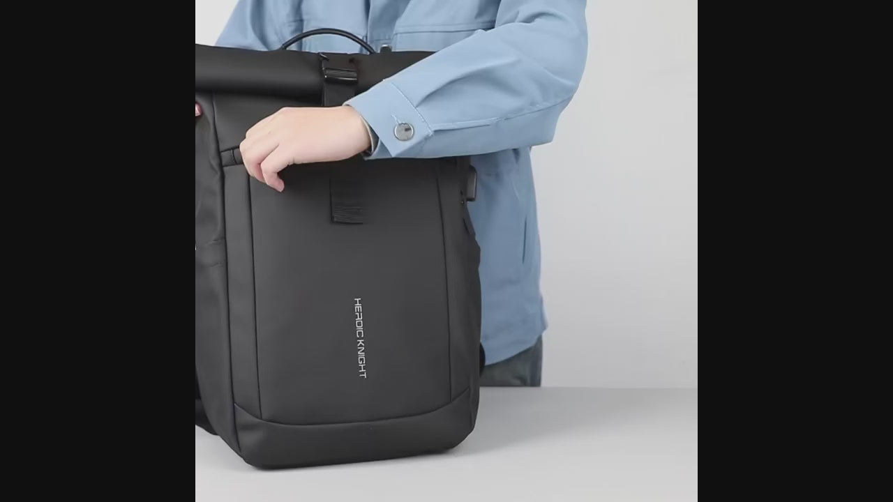 Video laden: the roll top compact backpack