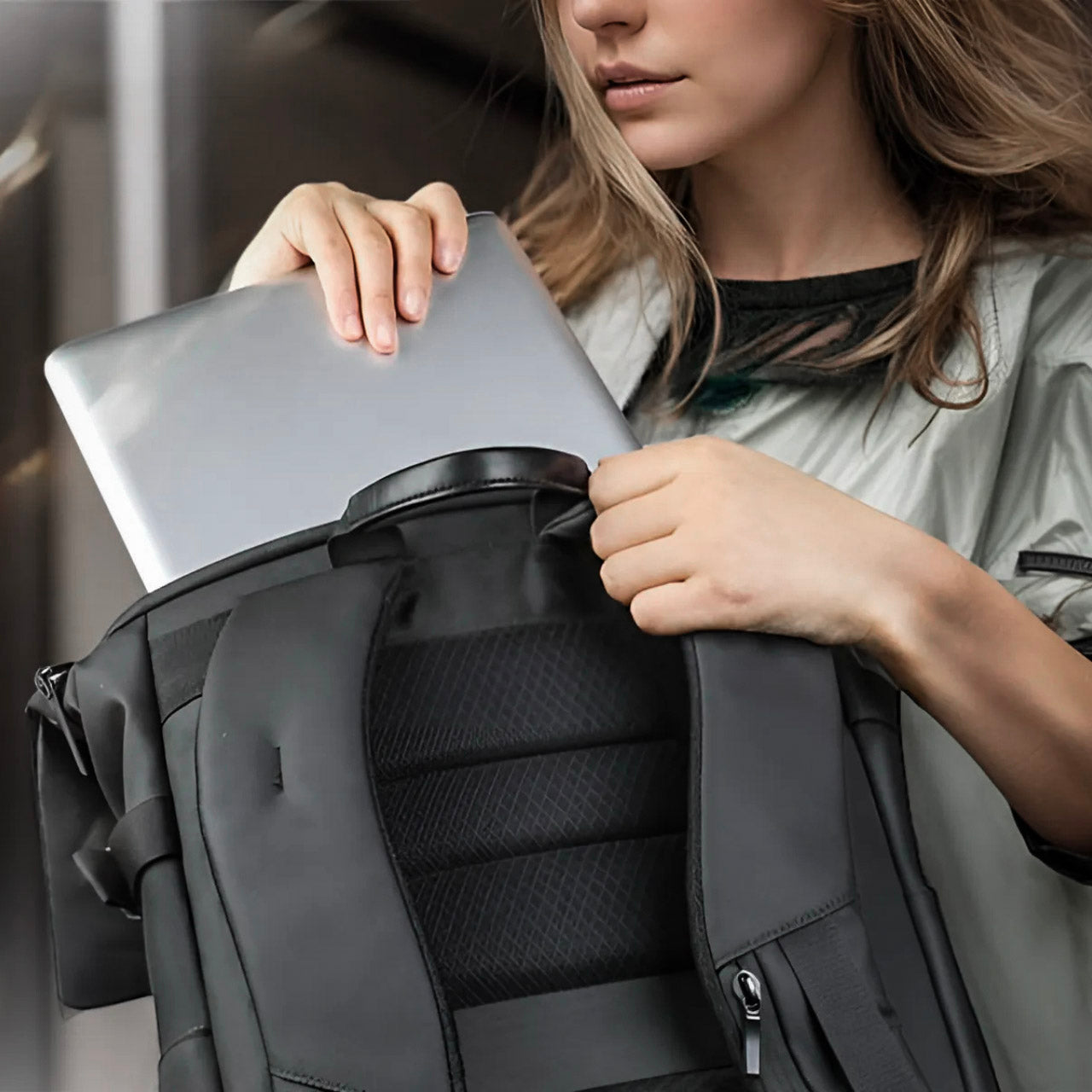 the roll top compact backpack - laptop compartment